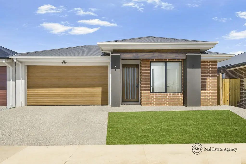 🏡✨ NORTH‑FACING BRAND NEW LUXURY IN DEANSIDE - PREMIUM FINISHES & MODERN FAMILY LIVING! ✨🏡