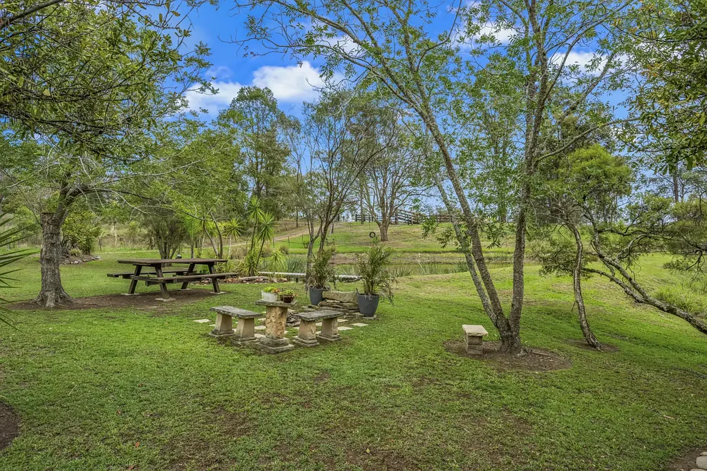Gloucester 3房  Acreage Living at Its Finest - Serene Setting Near Gloucester