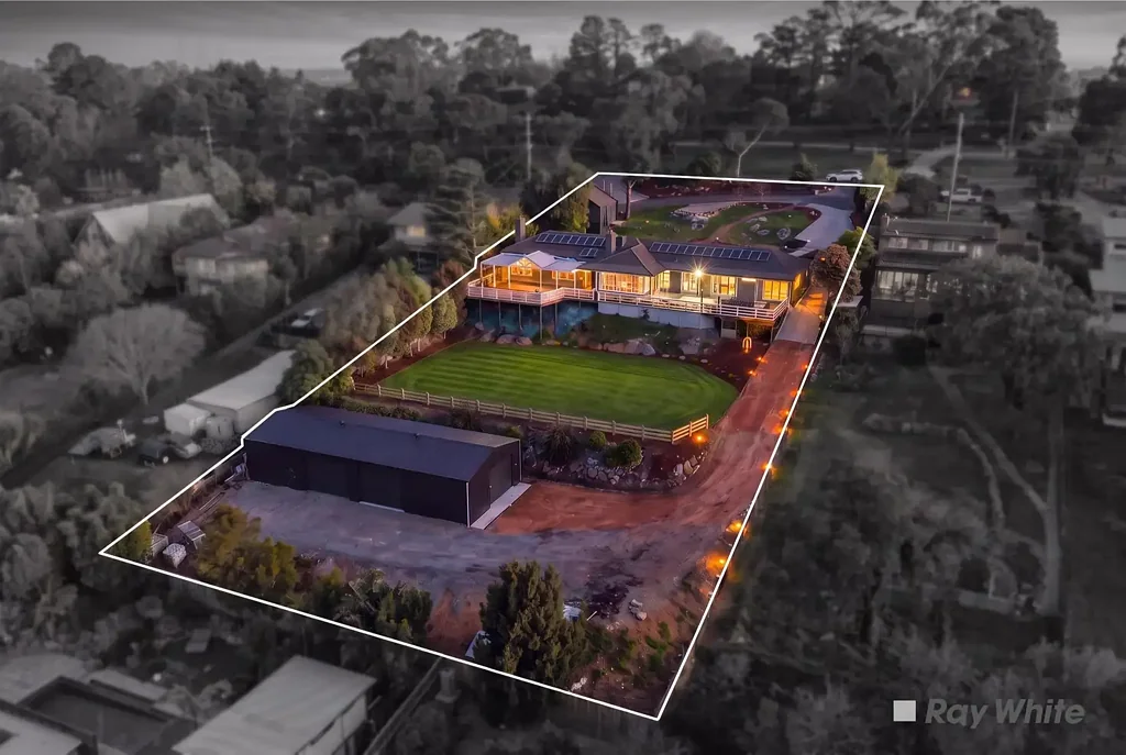 Lysterfield South 5कमरा A Rare Acreage Estate - Space, Luxury and Lifestyle