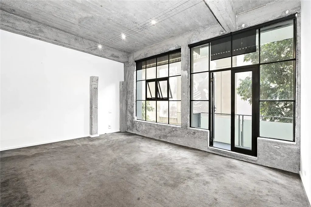 Urban Apartment at the Prestigious Paris End of Flinders Lane  Utilities Included