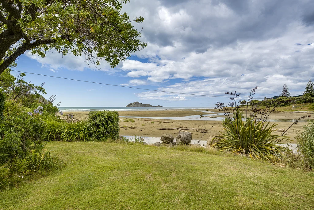 Waimarama 3Zimmer Beachfront bach - rare today, priceless tomorrow