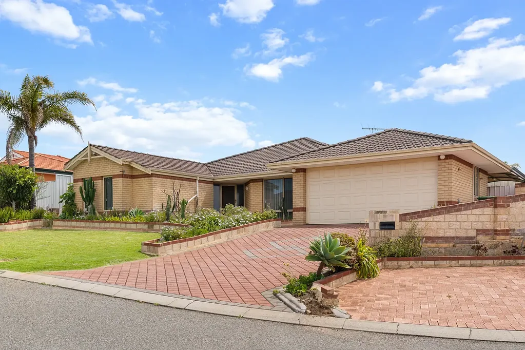 Beeliar 4Zimmer Opportunity not be missed - Commanding elevated position with room for the family to sprawl out