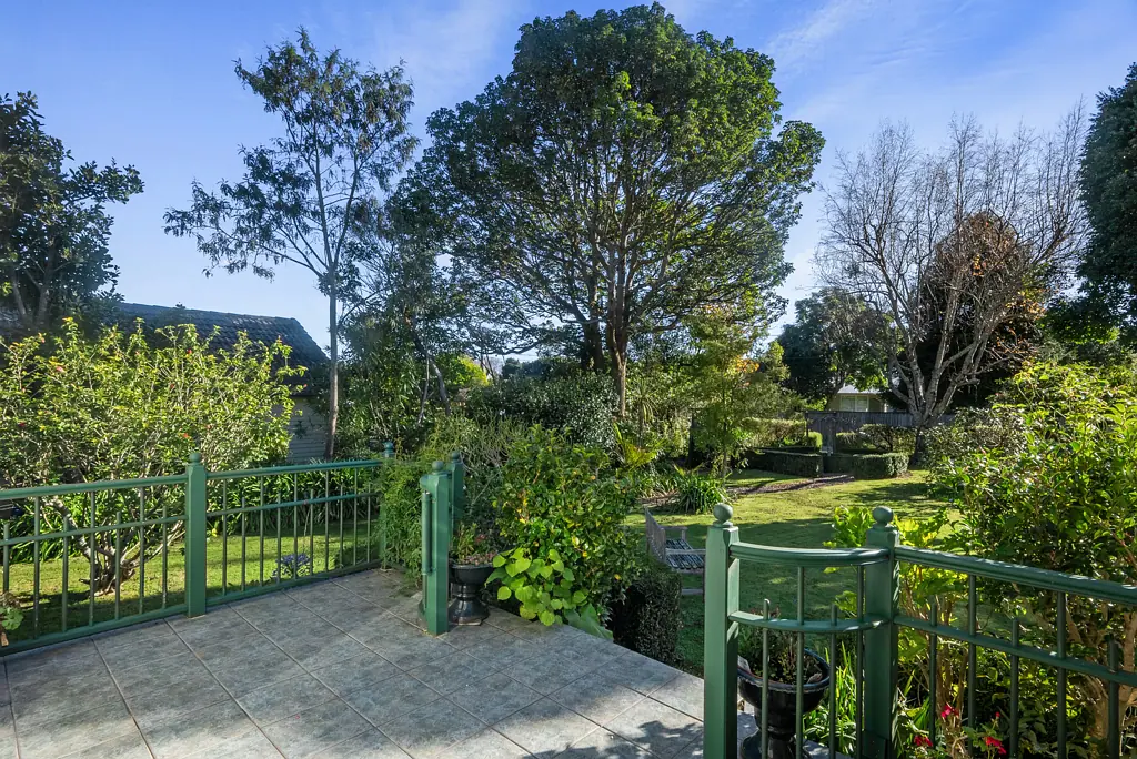 Waikanae 4 Bedroom Close to Everything You Need in a Peaceful Setting