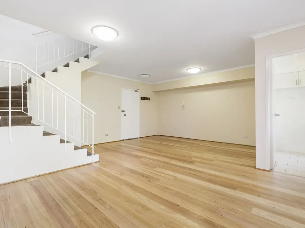 Over-sized Spilt-Level apartment with Parking!
