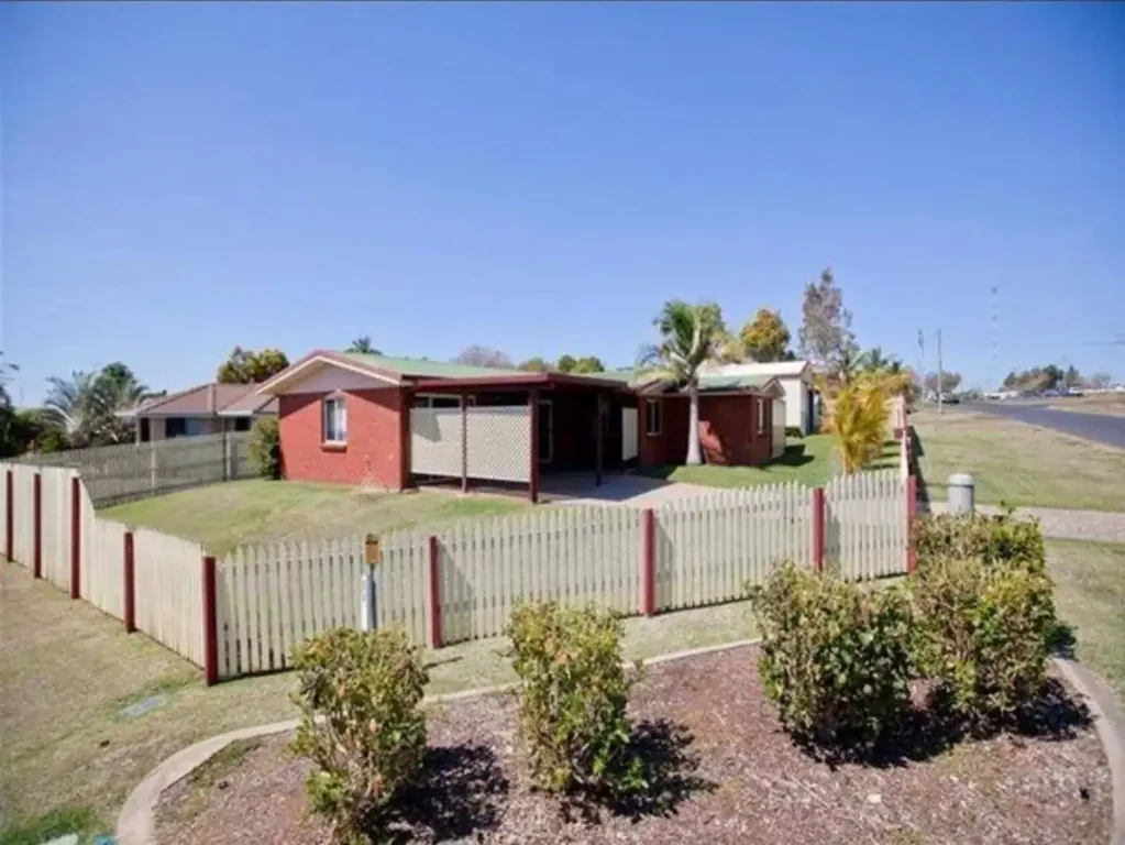 Fully Air Conditioned, Colourbond Shed & Large Patio - What More Could You Want?