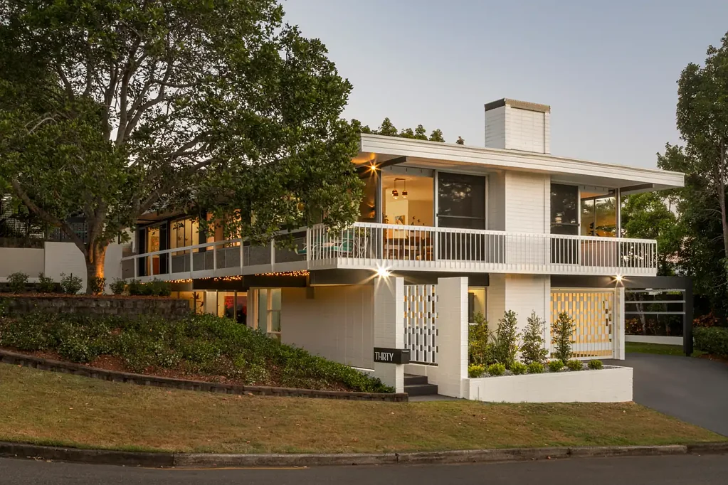 Kenmore 4બેડરૂમ Misty Morn - Mid Century Magic!