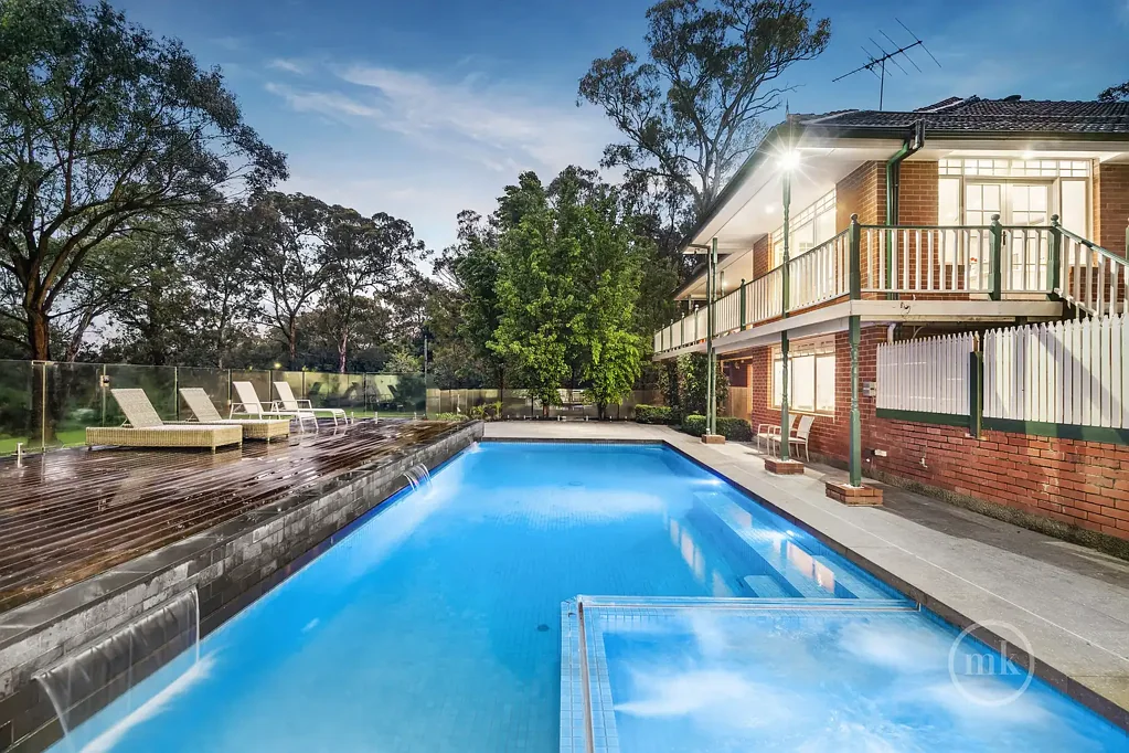 Eltham 5غرفة نوم Grand Family Living on Acreage with Resort-Style Appeal