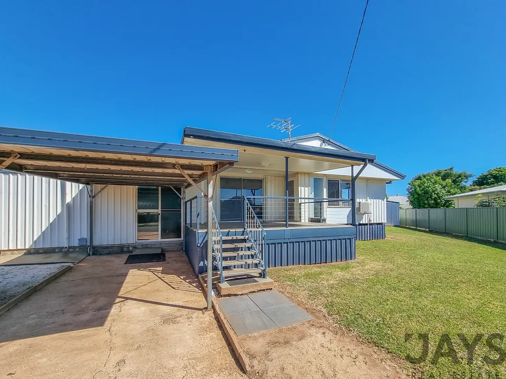 Mount Isa 3 Bedroom Charming Soldiers Hill Gem with Extra Living Space and Large Shed!