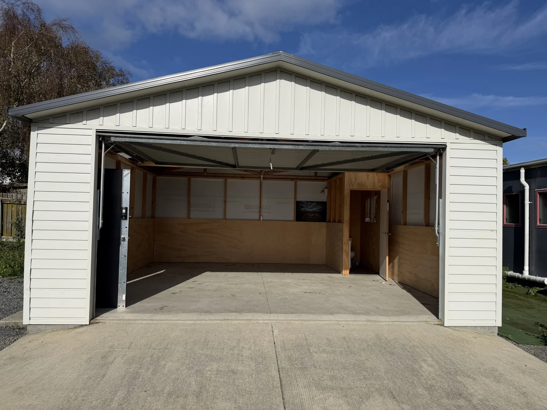 Paraparaumu  Ideal tradie space in Hinemoa Street