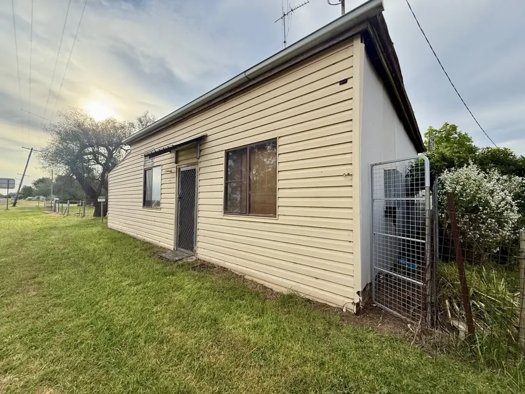 Bogan Gate 3Kwarto Affordable Weatherboard Home on 1,012 sqm