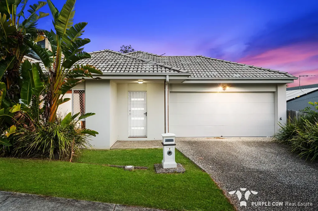 Springfield Lakes 3 Bedroom Prime Position - High Ceilings - Tenanted until 15/9/25