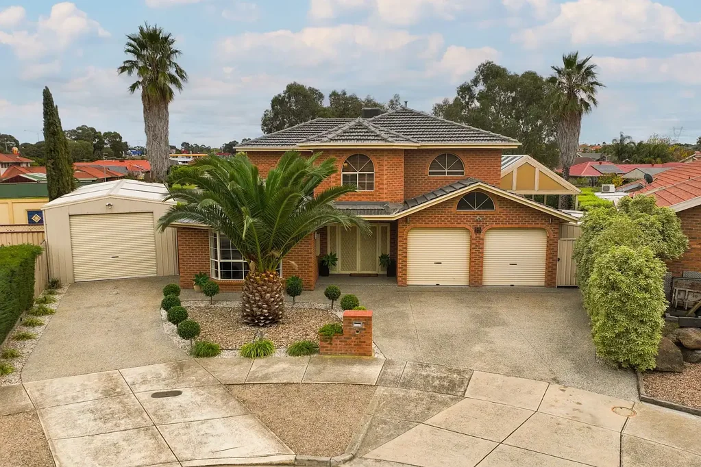 15 Parrakeet Court, Taylors Lakes, VIC 3038