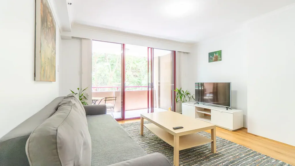 Renovated Furnished 2 Bedroom Residence - Sydney