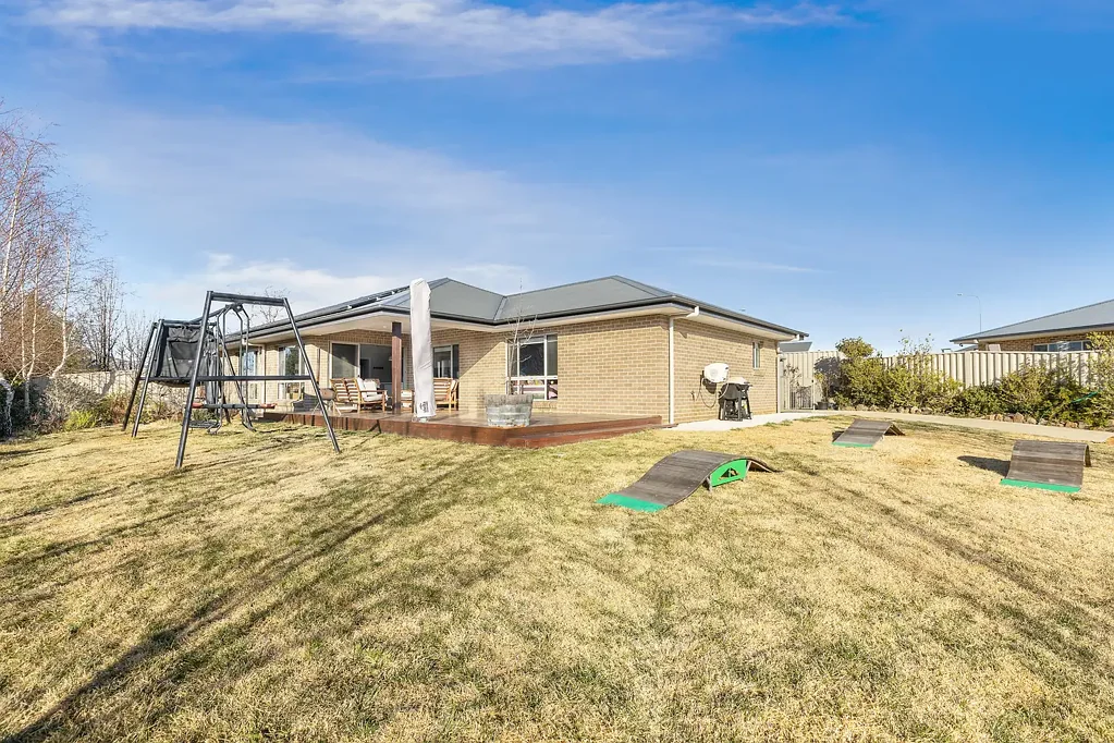 Cooma 4房  MODERN, LIGHT AND BRIGHT FAMILY HOME.