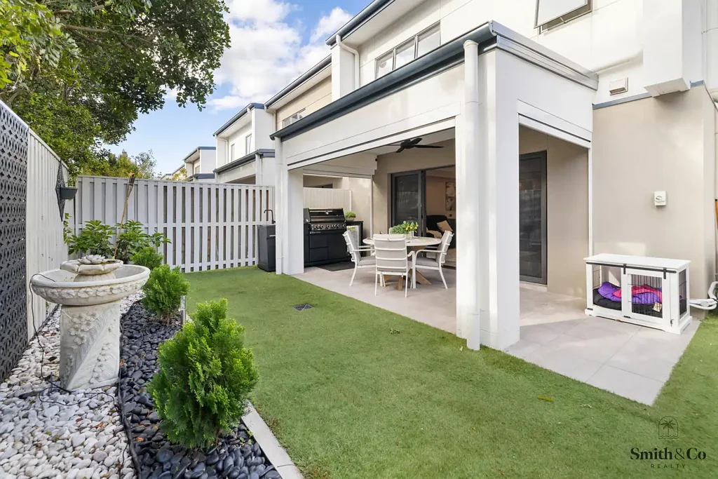 Hope Island 3ਬੈੱਡਰੂਮ Stylish Low-Maintenance Living in the Heart of Hope Island