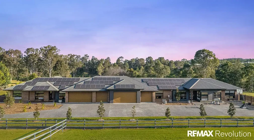 Moggill 7房 终于：一个可以共享天伦，又互不干扰的家园 Finally: A Home Where You Can Live Together - Without Living on Top of Each Other