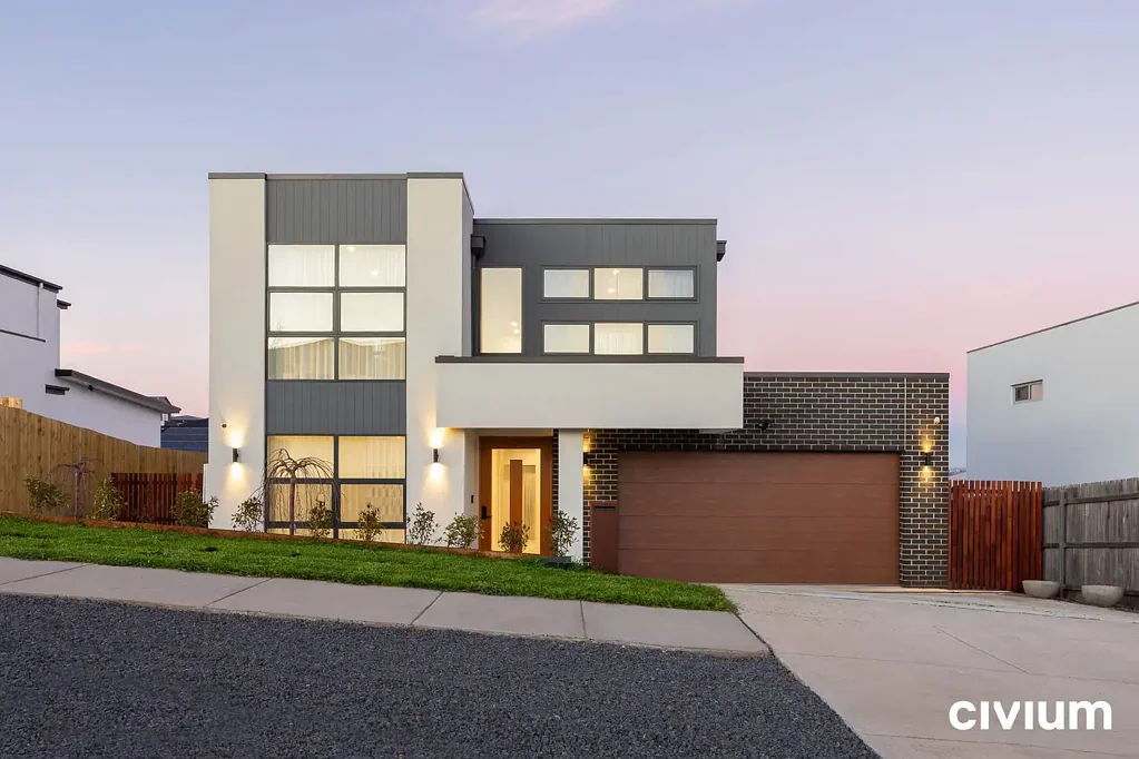Denman Prospect 4Kwarto Contemporary Luxury with Dual Master Suites