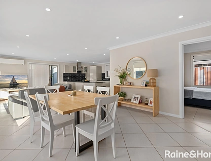 32 & 32A Bathurst Street, Wakeley, South Western Suburbs, 5 غرف, 2 حمامات, House