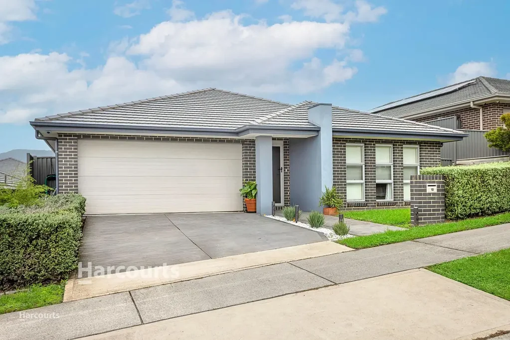 10 Farmgate Crescent, Calderwood, NSW 2527