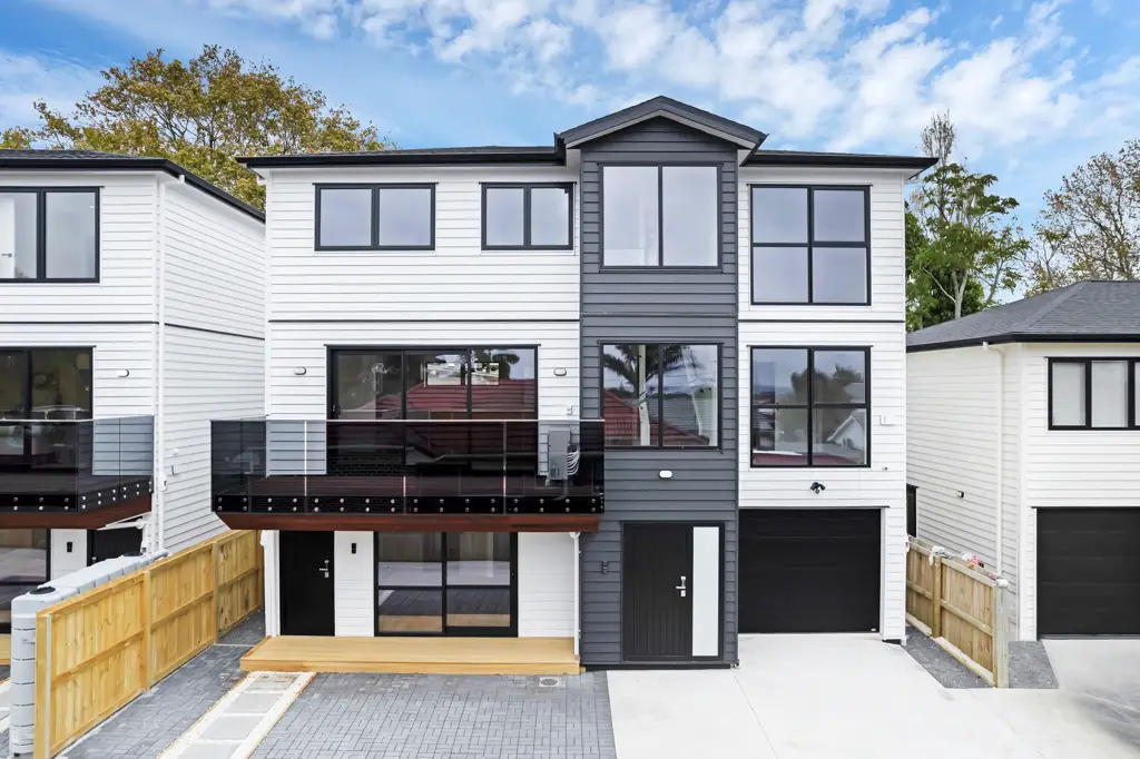 Glen Eden 5침실 Brand New. Home & Income. One of a Kind!