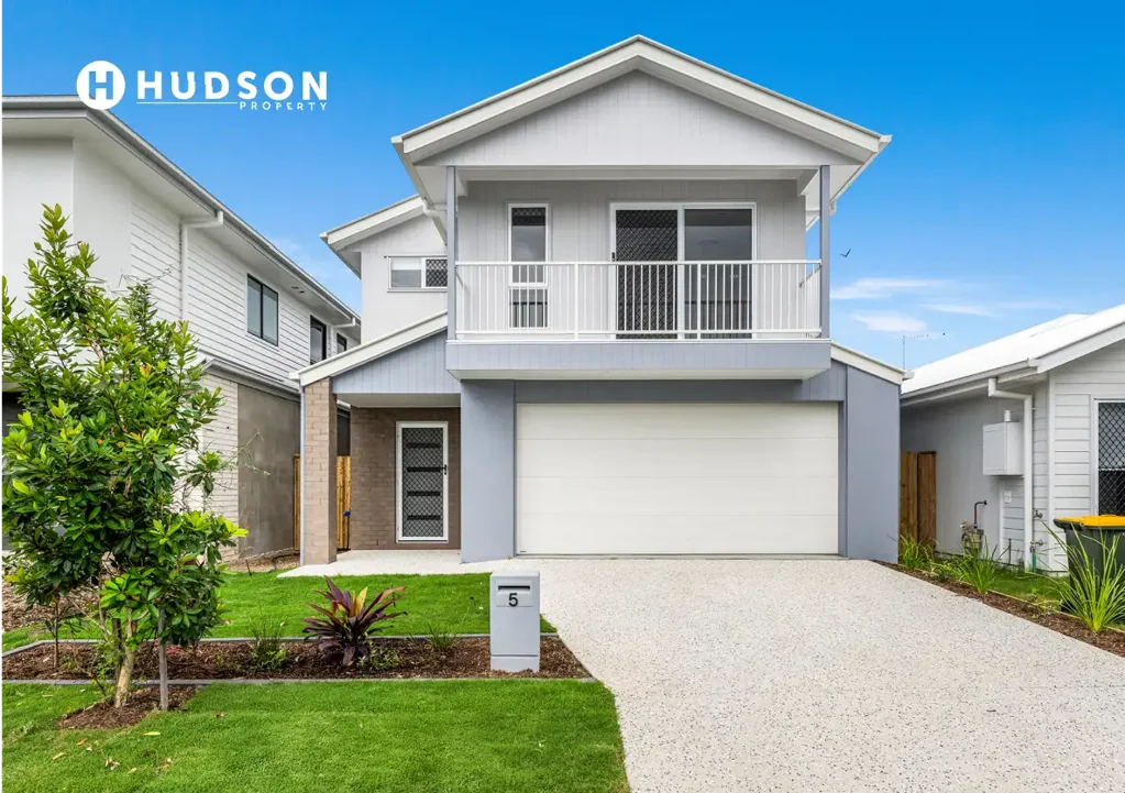Near New 5 Bed Luxury Home in Estate with River Frontage & Resort-Style Amenities