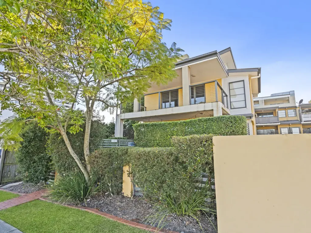 Coorparoo 2 Bedroom Elevated Boutique Living in the Heart of Coorparoo