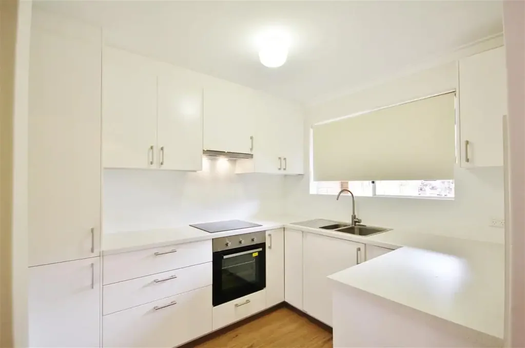 3 BEDROOM 1 BATHROOM TOWNHOUSE