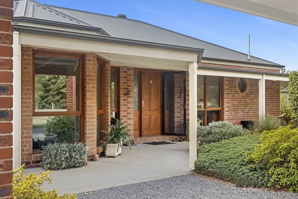 Gisborne 4房  Grand Homestead Living on 6.2 Acres – Character, Privacy and Proximity