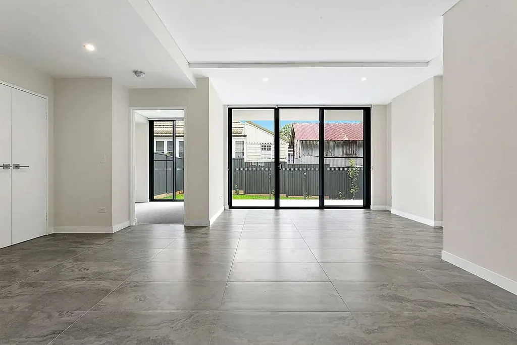 Stunning 2 Bedroom Garden Apartment!