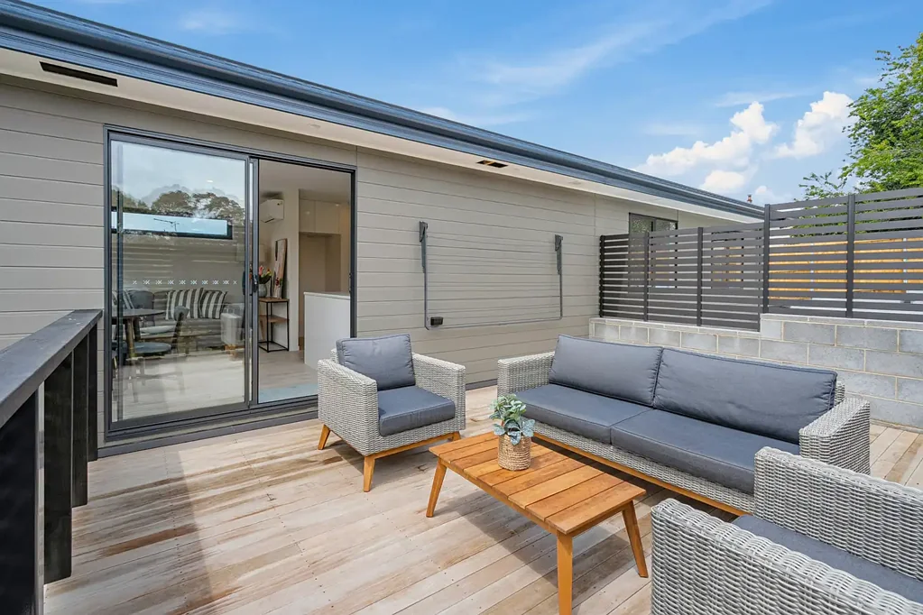 Kingston 2Kwarto Compact Yet Clever - Your Deck, Your View, Your Home - Come Experience It!