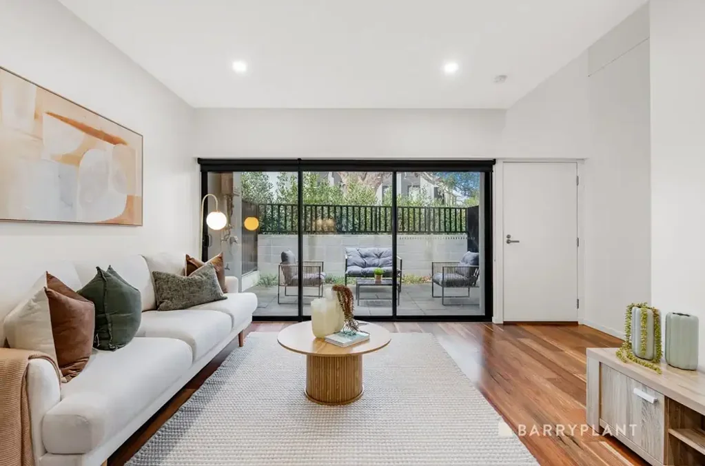 16 Sharp Circuit, Mill Park, VIC 3082