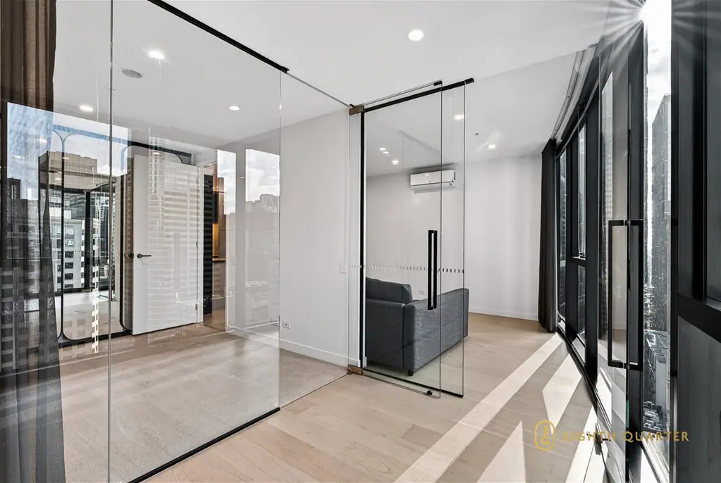 Sophisticated CBD Living with Spectacular Views