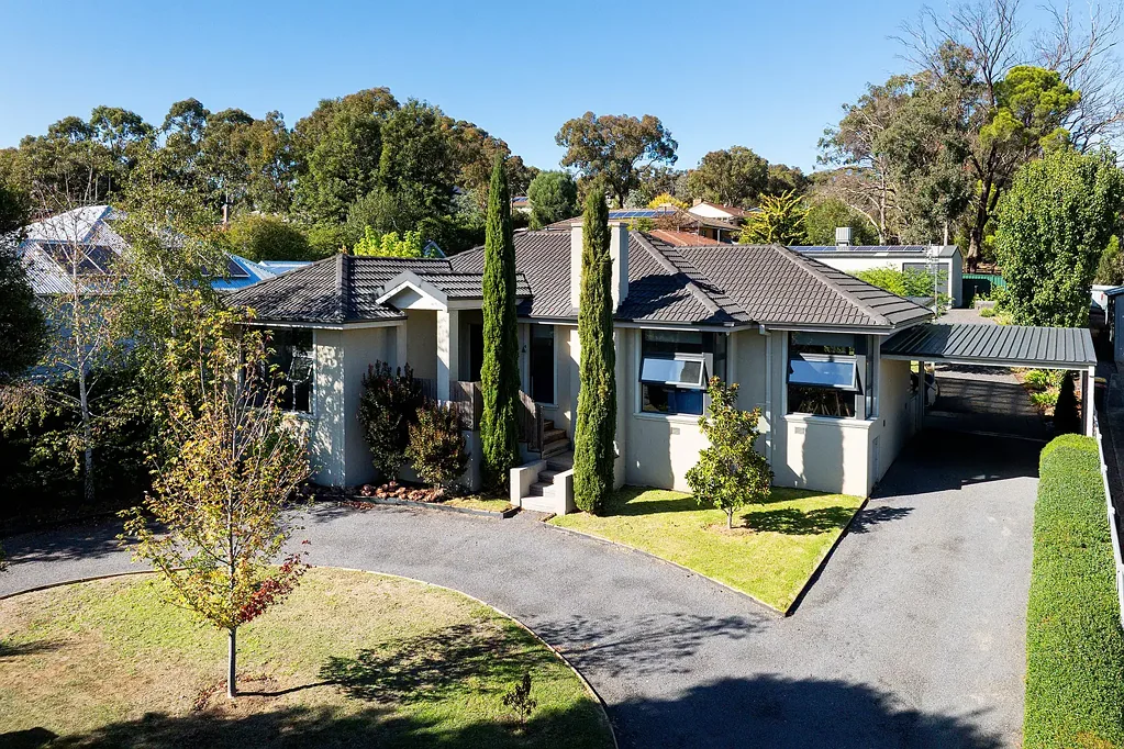 Castlemaine 3 Bedroom A Perfect Blend of Comfort and Functionality