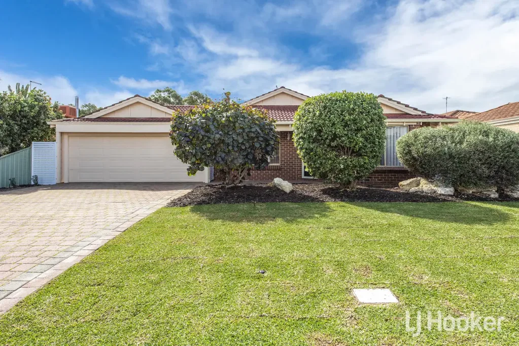 24 Paradise Circuit, Halls Head, WA 6210