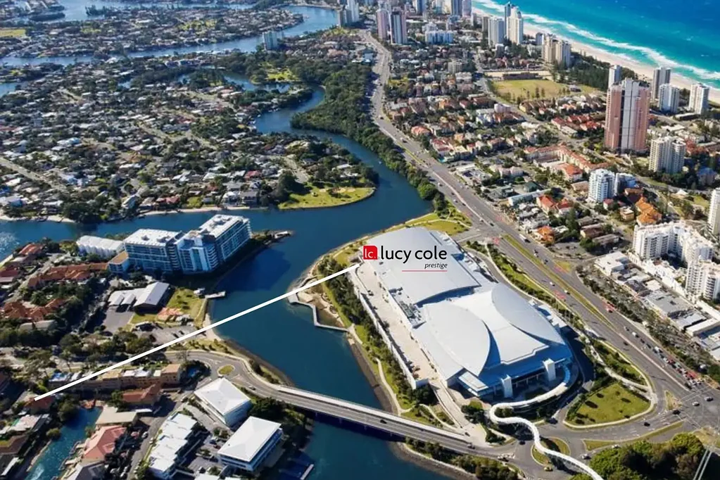 Broadbeach Waters 2房  Walk to Everything from this Top-Floor Broadbeach Waters Apartment
