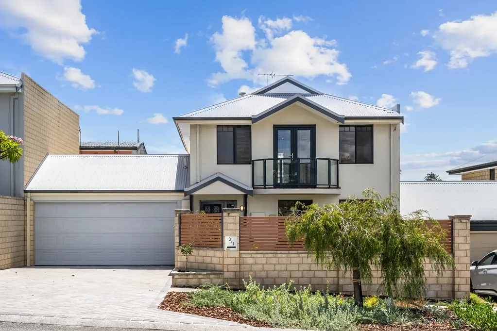 Walk to the beach, river and restaurants and come home to a light-filled retreat with this sweet townhouse home.