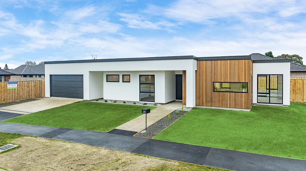 Darfield 3침실 Reserve set at just $750,000 - It's selling!