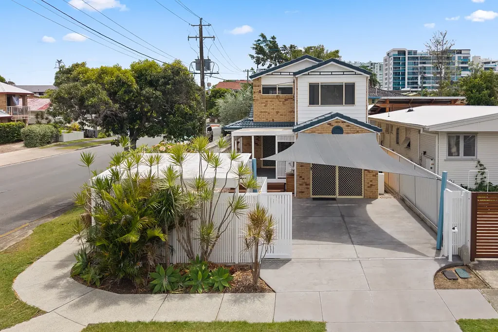 2/21 Baker Avenue, Labrador, QLD 4215