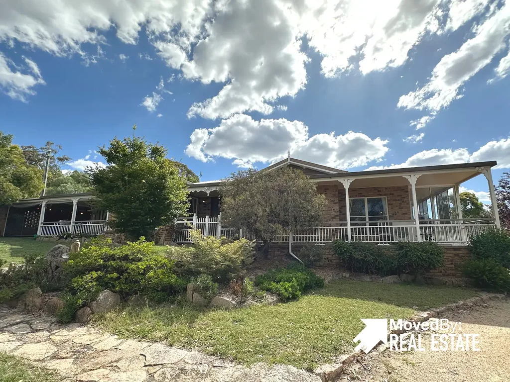 Glen Aplin 8 Bedroom Stanthorpe Lifestyle Tree Change Opportunity with 4 Guest Cabins and Scenic views