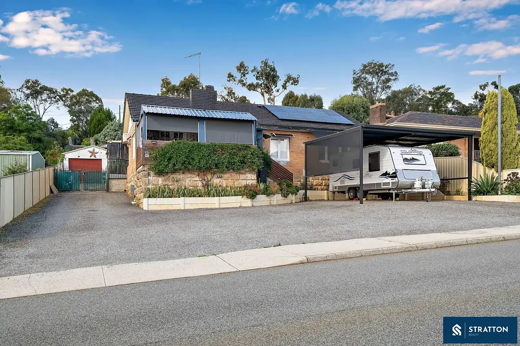 Charming Mount Nasura Home 4x1!