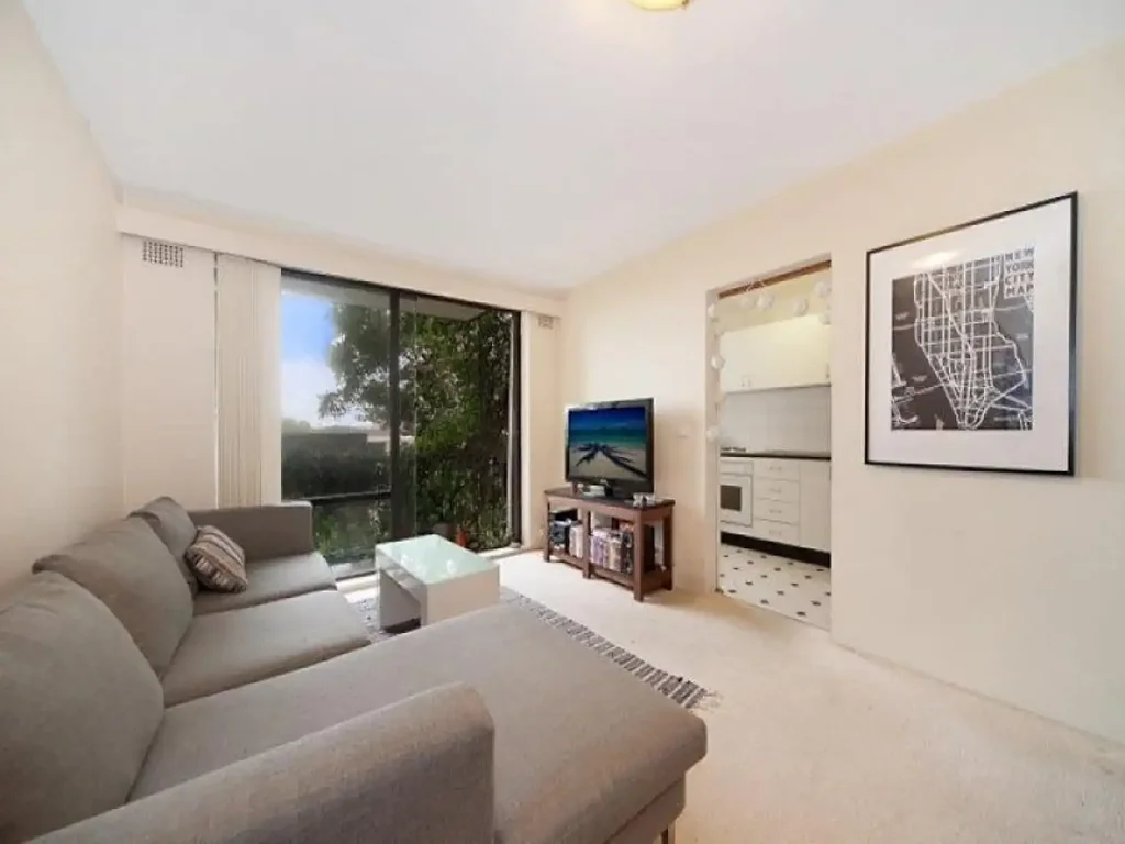 Private and Spacious 2 Bedroom Apartment with  City Views..
