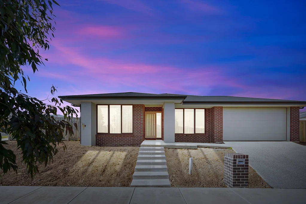 10 Brownlee Boulevard, Winter Valley, VIC 3358