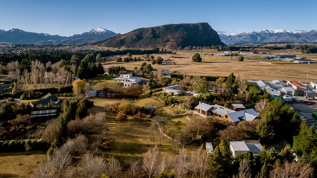 Wanaka Central Acreage Close to Everything