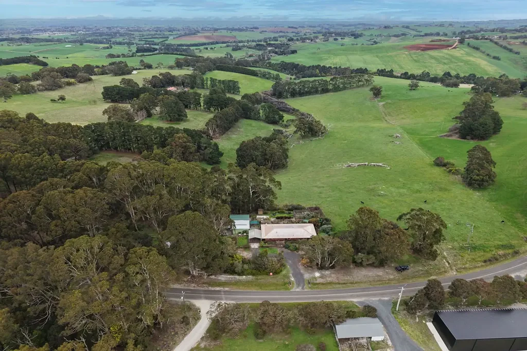 Leongatha North 3房  Country charm with stunning views