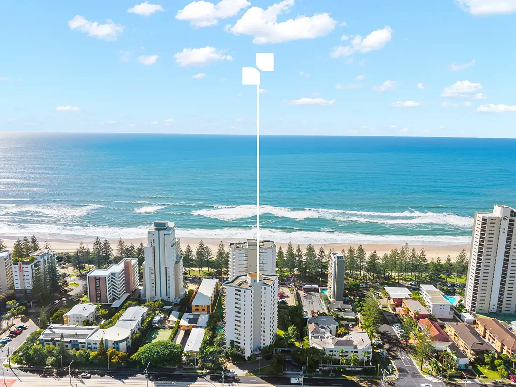 Burleigh Heads 2房  Renovated Coastal Apartment with Ocean Views