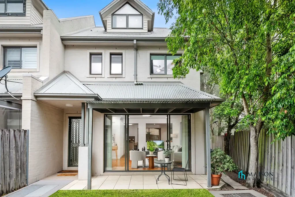 Ermington 4 Slaapkamer Oversized Family Townhouse with Multiple Living Areas & Private Courtyard