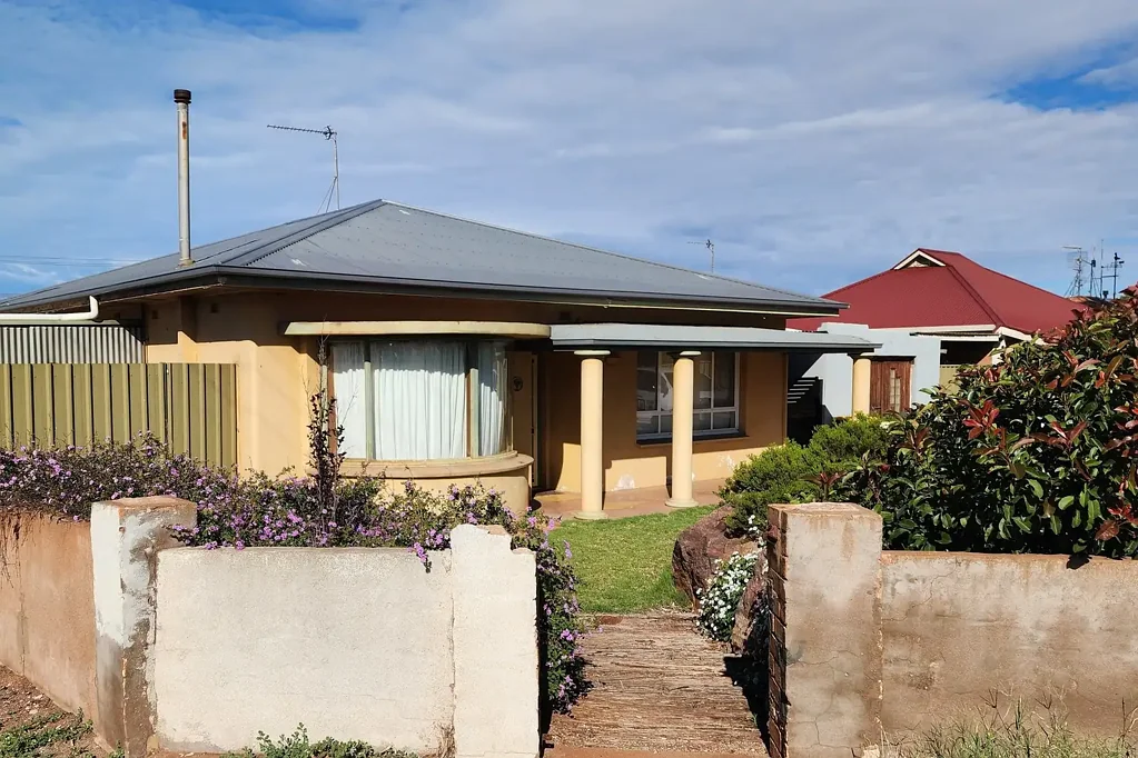 Whyalla 3ห้องนอน UNIQUE CHARACTER HOME ON A CORNER ALLOTMENT
