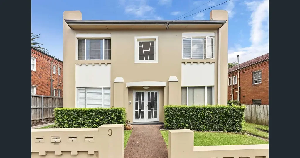 Renovated Art Deco Residence In A Prime Position