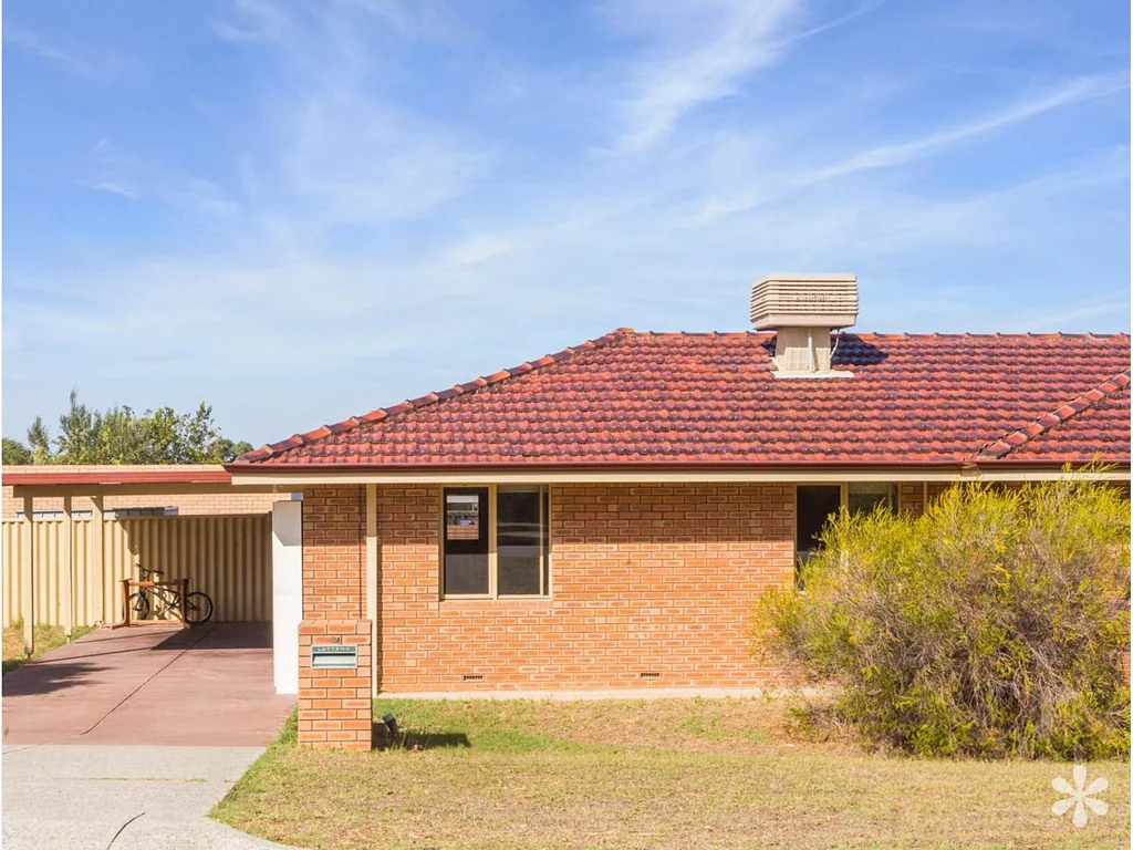 CHARMING COASTAL LIVING IN BEACONSFIELD!!!
