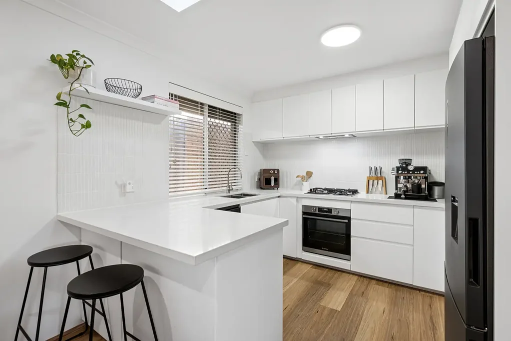Bayswater 3房  Renovated to Impress in a Peaceful Cul-de-Sac Setting